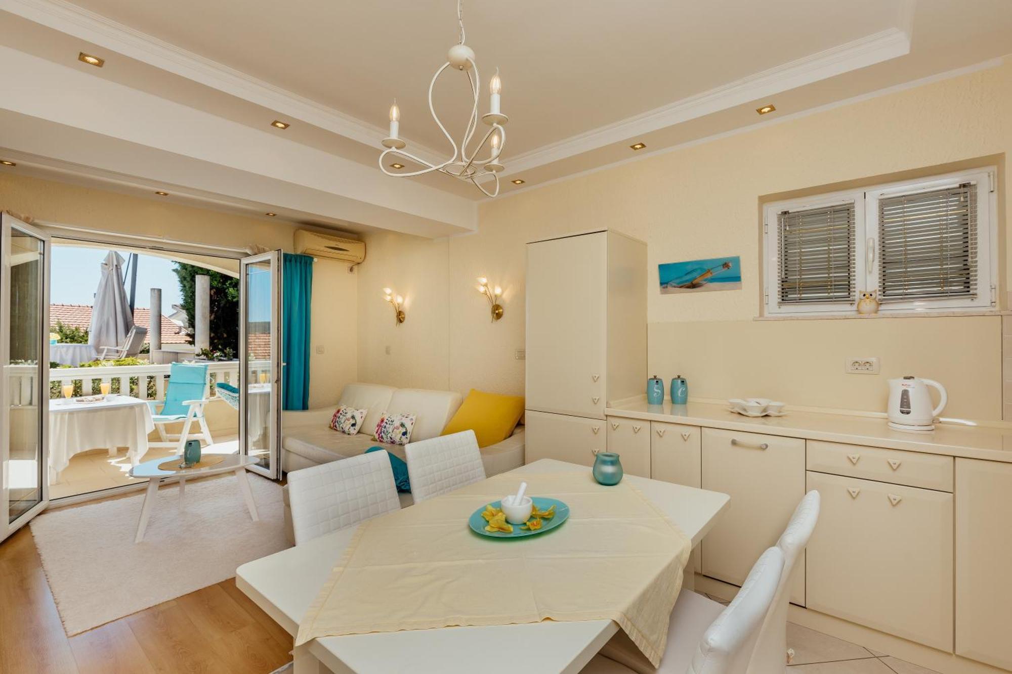 Apartments Porobic Херцег-Нови Экстерьер фото
